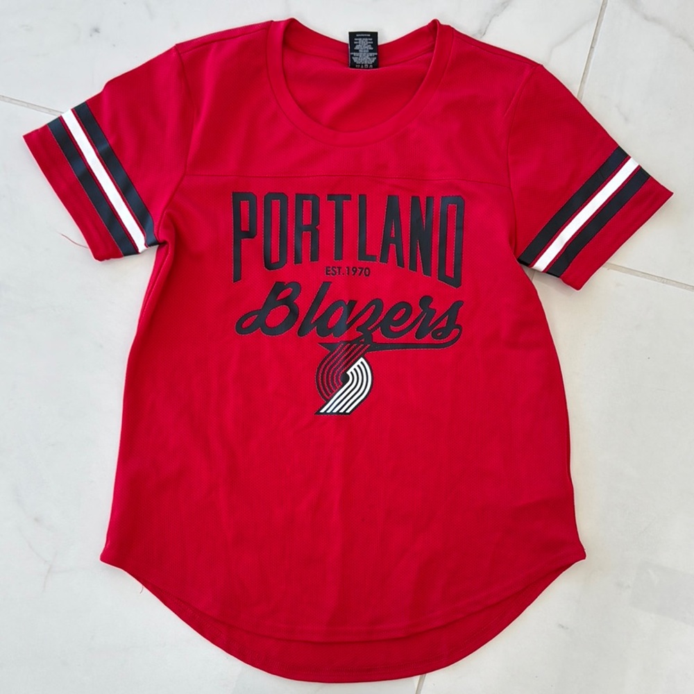 Portland Blazers large Red T-Shirt